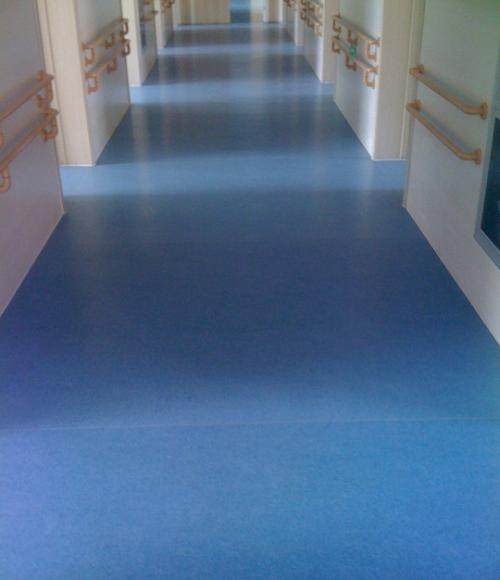 要聞 三門(mén)峽義馬防滑pvc塑膠地板 施工方案