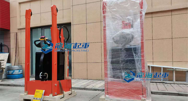 全電動(dòng)折疊液壓小吊機(jī)